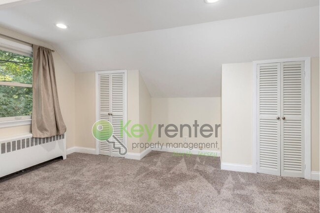 Building Photo - Spacious 4-Bedroom Home with Huge Fenced Y...