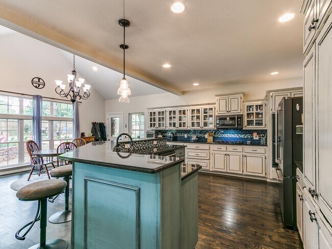 Building Photo - This stunning 4-bedroom, 3.5-bathroom home...