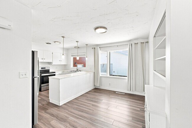 Building Photo - 204 Dove Ave