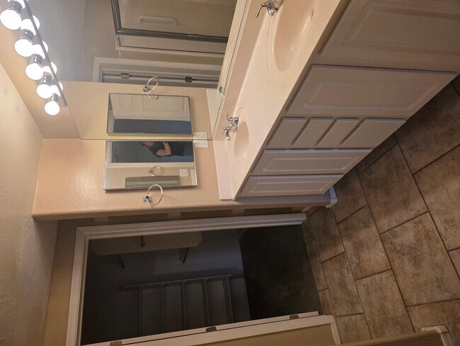 Building Photo - 16450 E Ave of the Fountains