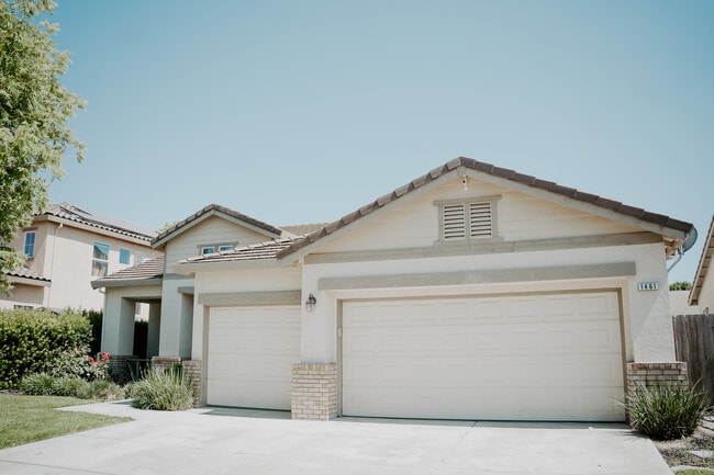 Primary Photo - 1461 Grand Oak Way