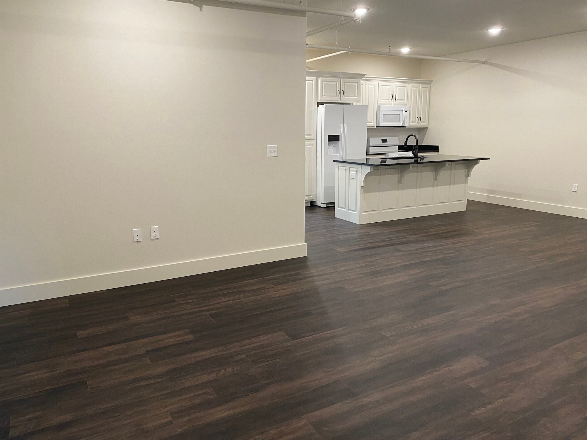 Building Photo - 906 S Main St