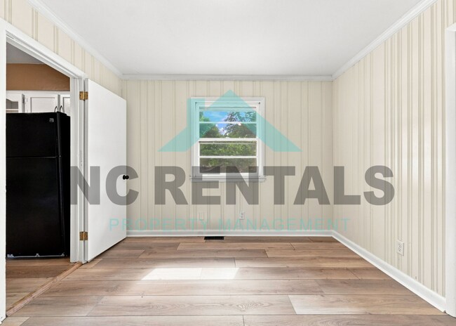 Building Photo - 1800 Woodmere Dr