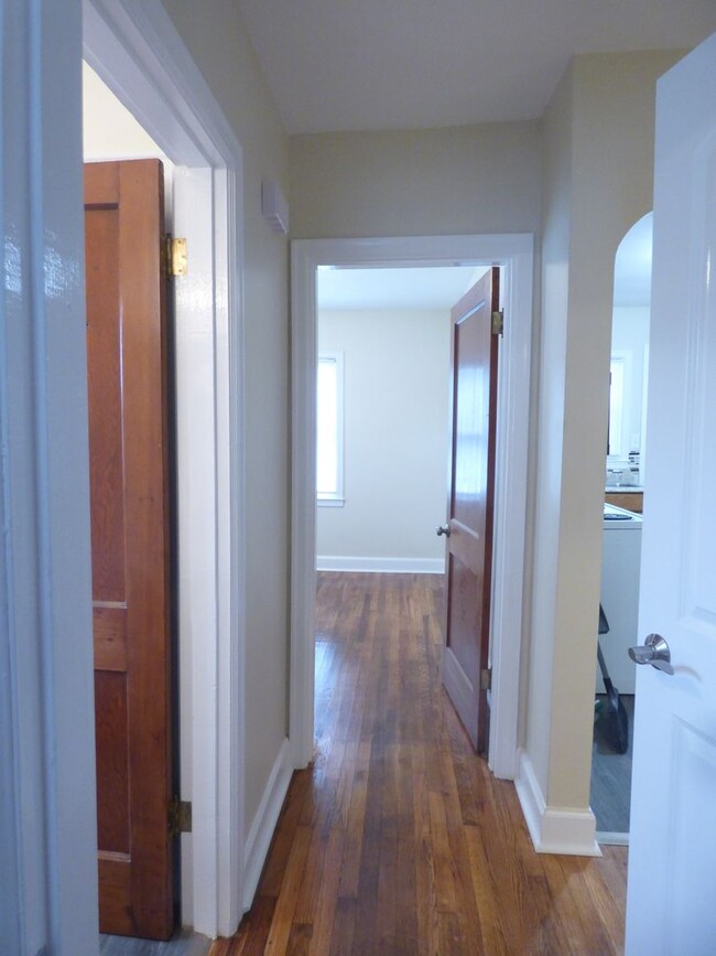 Building Photo - Beautiful, Renovated House! HW & LVT Floor...