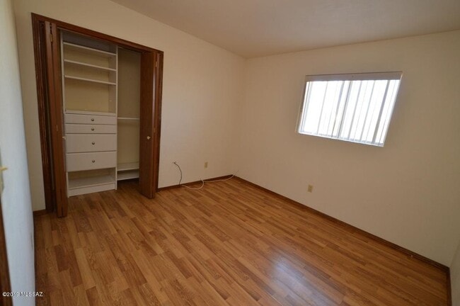 Building Photo - 5050 N Hillcrest Dr