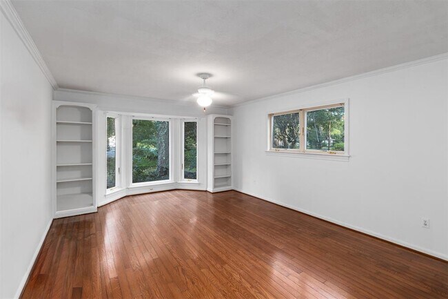 Building Photo - 470 Old Hickory Dr
