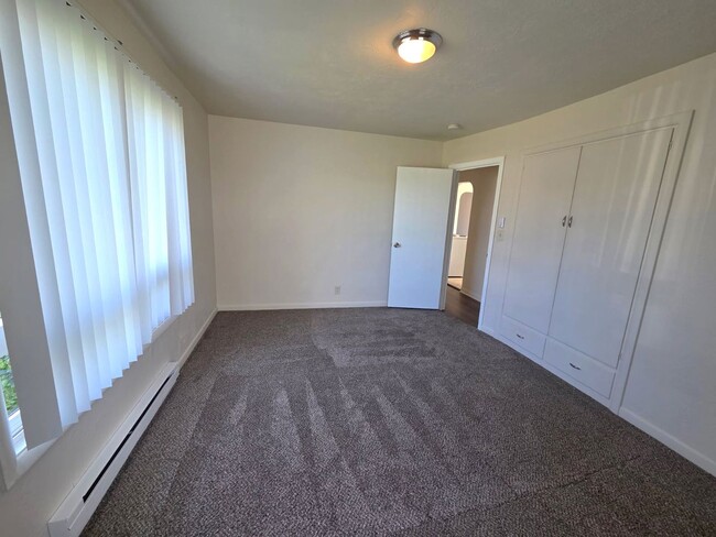 Building Photo - Charming three bedroom/one bath Medford Home | Available Now!