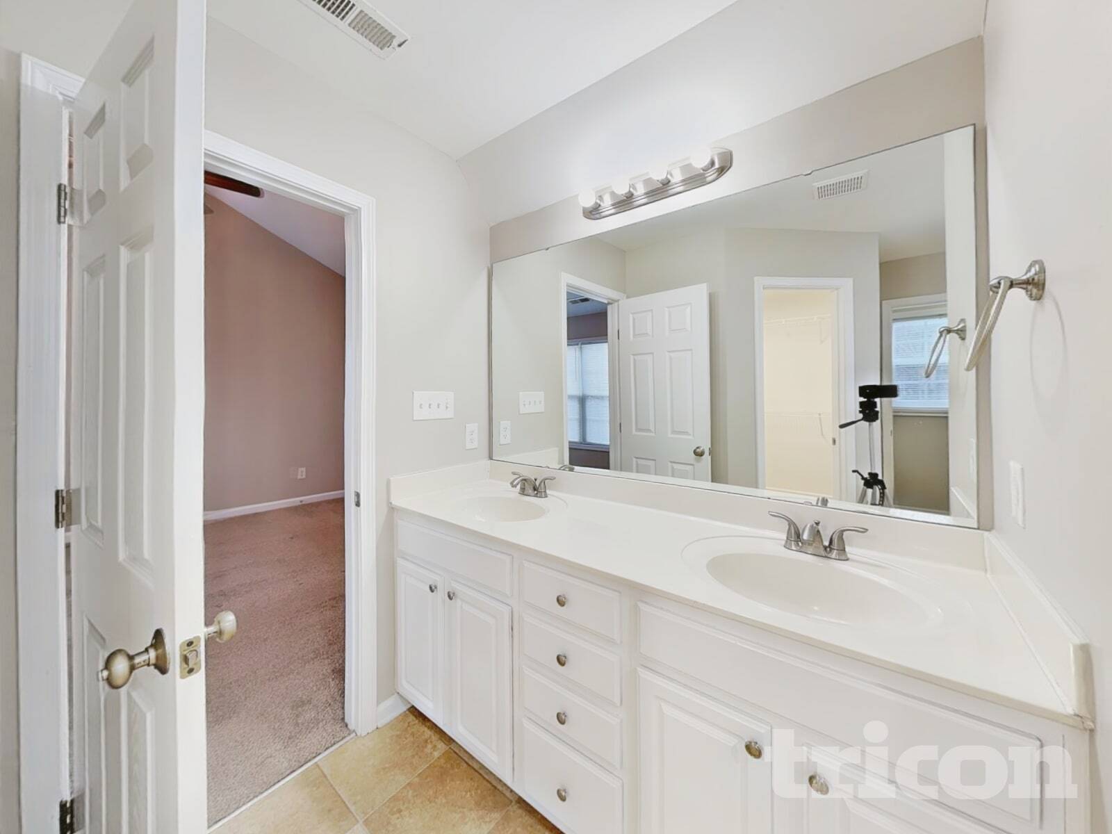 Building Photo - 4053 Laurel Glen Dr