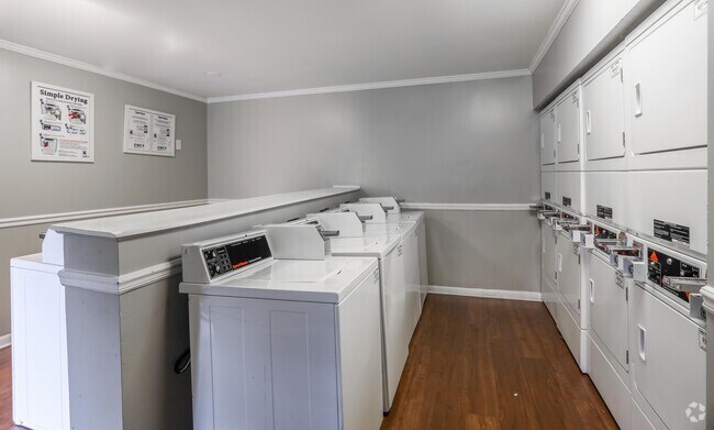 Building Photo - Woodcreek Apartments