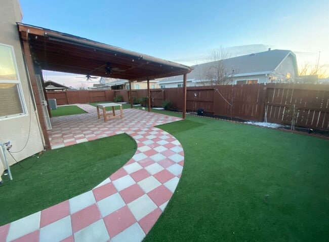 Building Photo - Elegant 5-Bedroom, 3.5-Bathroom Home –1st ...