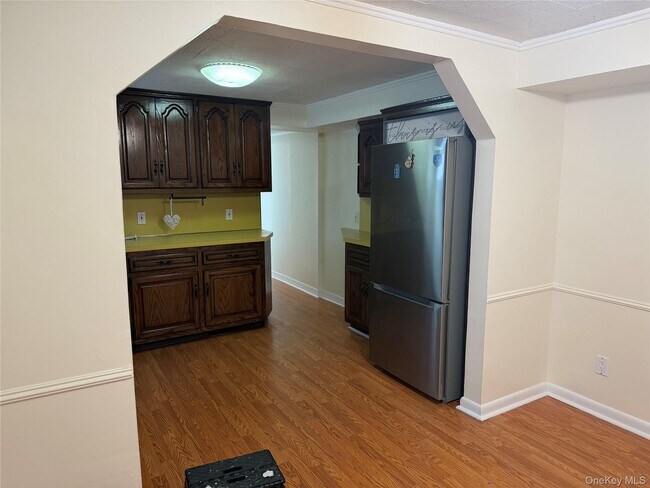 Building Photo - 95-05 165th Ave