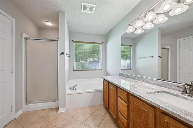 Building Photo - 1032 Sterling Oaks Blvd