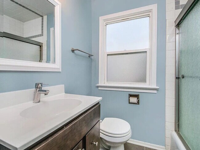 Building Photo - Charming 3BR in SE Grand Rapids