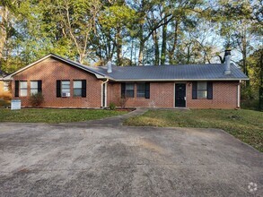 Building Photo - Cute 2 bedroom duplex on quiet Eastside st...