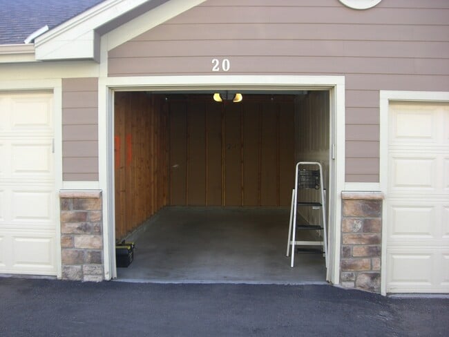 Building Photo - $200 Credit/Signing Bonus