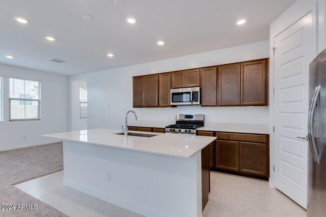 Building Photo - 1168 E Sabino Dr