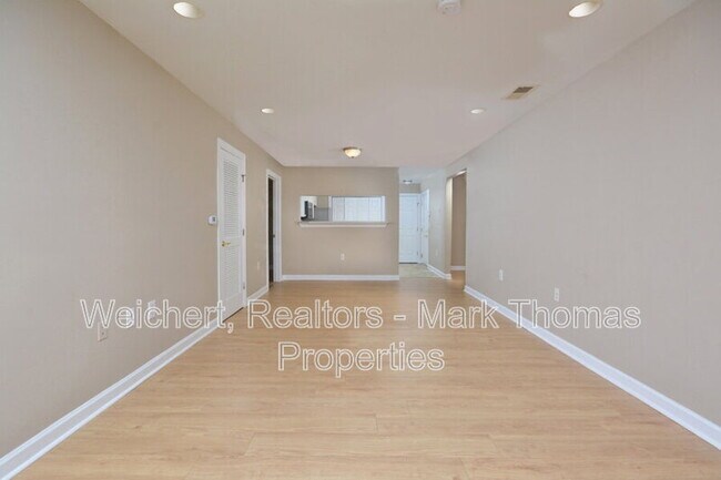 Building Photo - 929 Morreene Rd