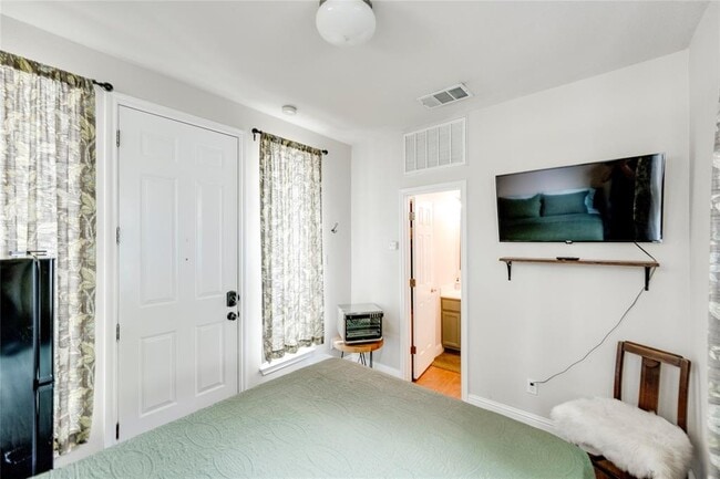 Building Photo - 1802 Village Oak Ct