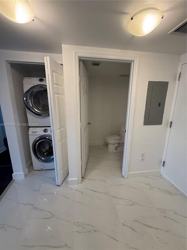 Building Photo - 1745 E Hallandale Beach Blvd