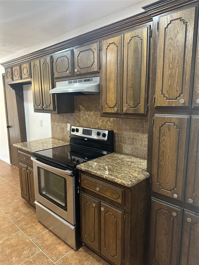 Building Photo - 1318 Alviola Ave