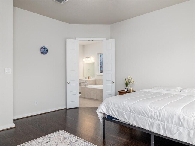 Building Photo - 6512 Covina Ln
