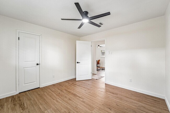 Building Photo - 2801 Coy Dr