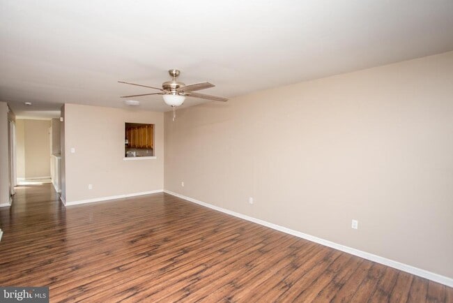 Building Photo - 10014 Beacon Hill Dr