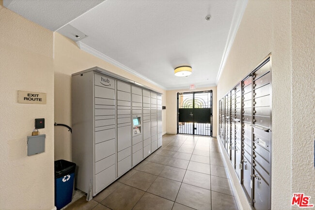 Building Photo - 360 W Ave 26