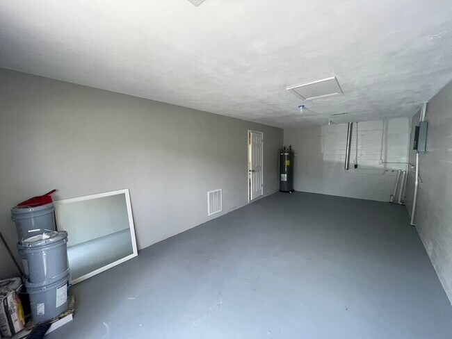 Building Photo - 1500 Wildrose Ln