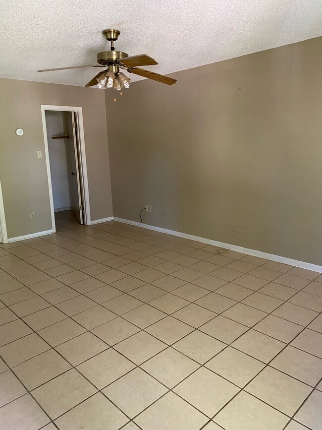 Building Photo - 208 Standifer Ave