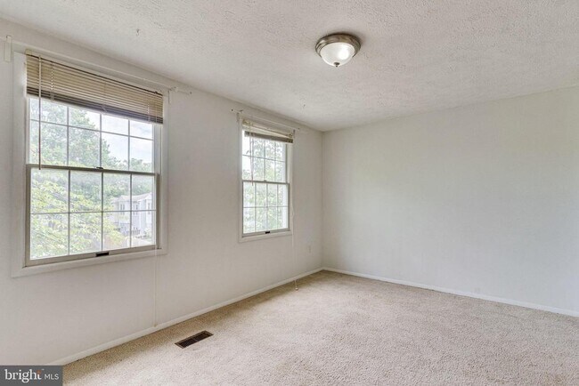 Building Photo - 2841 Shepperton Terrace