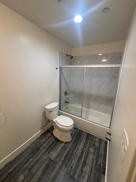 Building Photo - 457 E 30th St