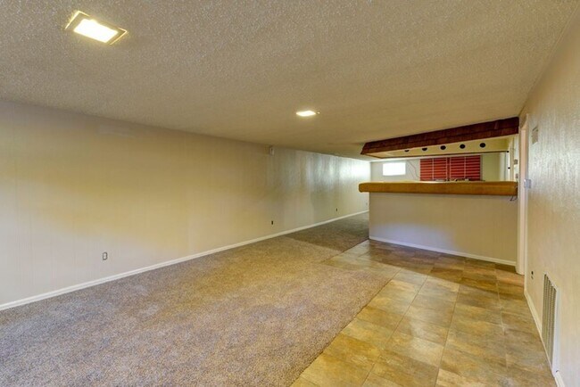 Building Photo - "Rare Find" Updated Large 5 Bedroom home W/Finished Basement!