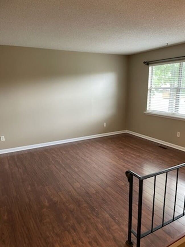 Building Photo - SINGLE FAMILY HOME