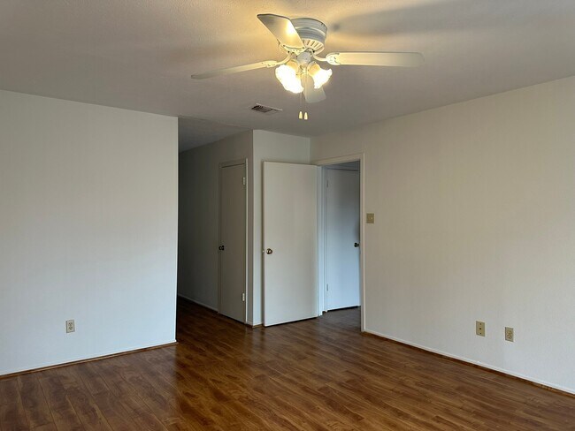 Building Photo - 10555 Turtlewood Ct