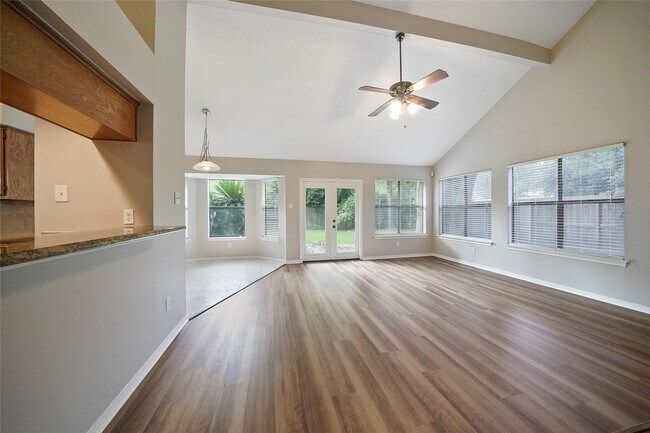 Building Photo - 2402 Brookdale Dr