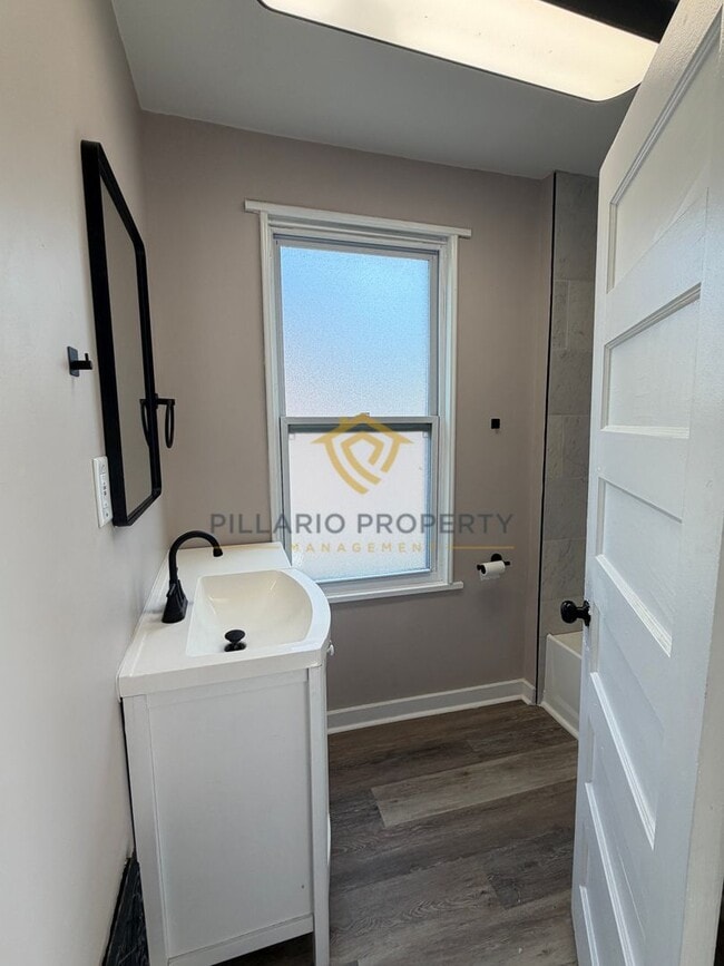 Building Photo - Large 4 bedroom Home in THe Monon Yard Neighborhood, Available NOW!