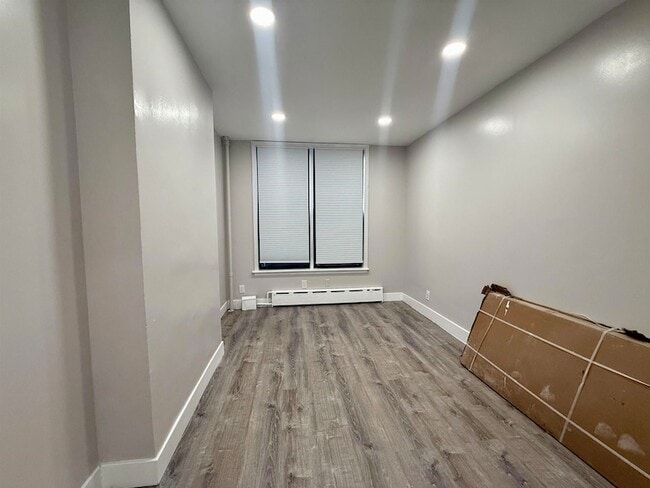 Building Photo - 330 Jackson St