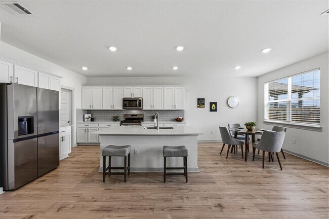 Building Photo - 7511 Traylor Cv
