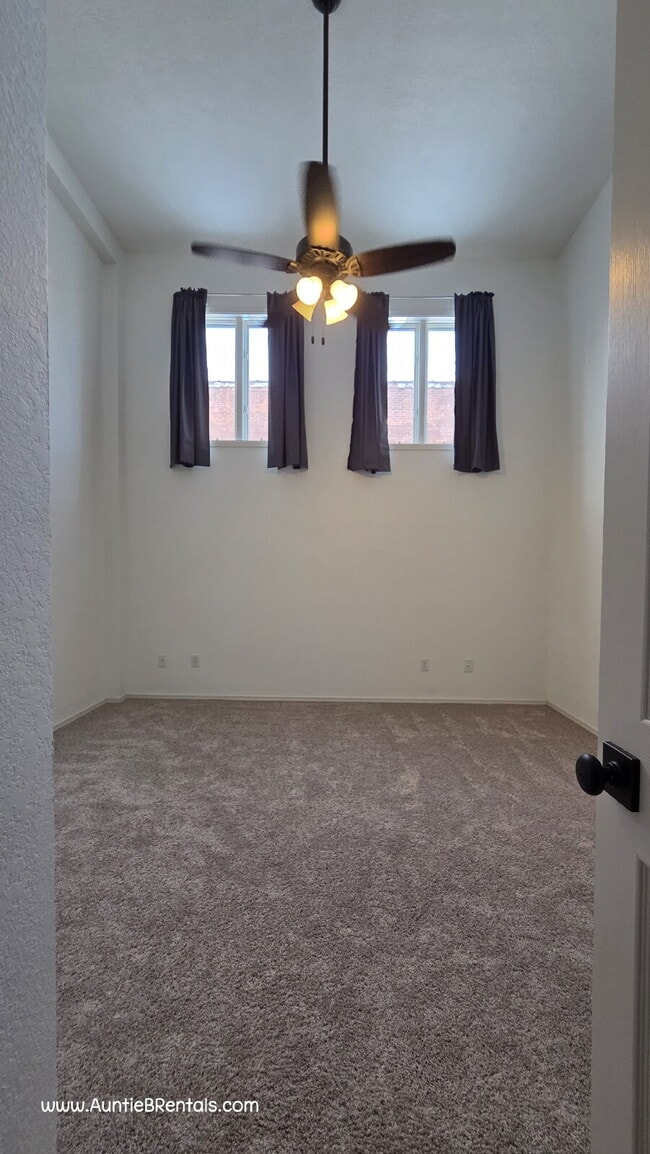 Building Photo - 3-Bedroom Upper-Level Condo in Historic Downtown Stillwater