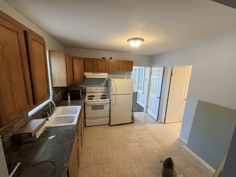 Building Photo - 2527 Leslie Ave