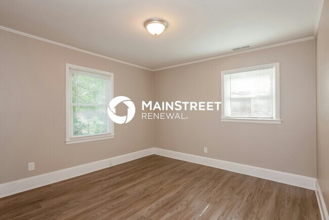Building Photo - 3 Bedroom Pet-Friendly Home in Charlotte, NC with Main Street Renewal