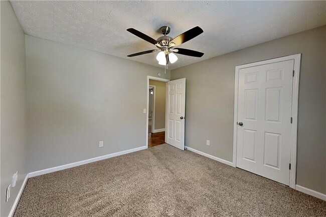 Building Photo - 604 Dillon Dr