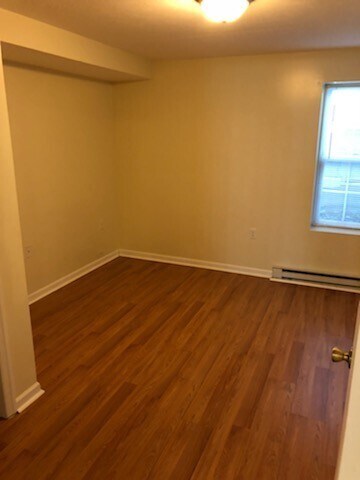 Building Photo - 172B E. Cherry Lane