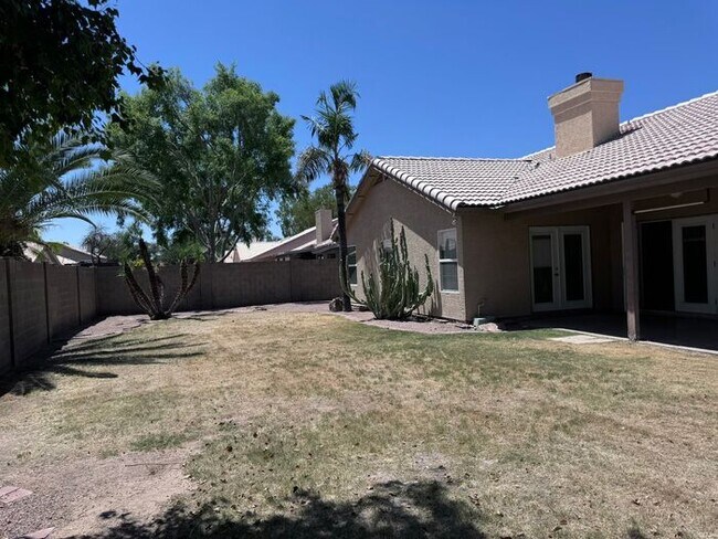 Building Photo - Adorable single floor 4 bedrooms,2 bathroo...