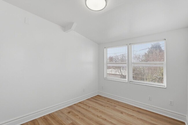 Building Photo - University of Utah Student Housing