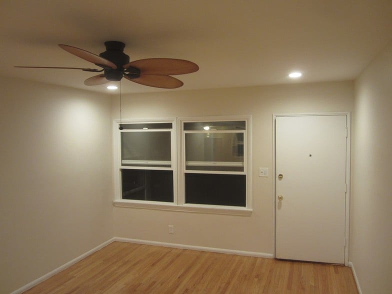 Living room - 610 Fremont Ave