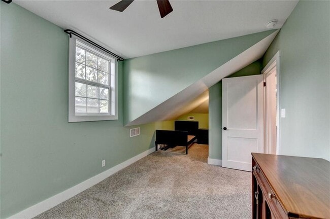 Building Photo - 309 S Columbia Dr