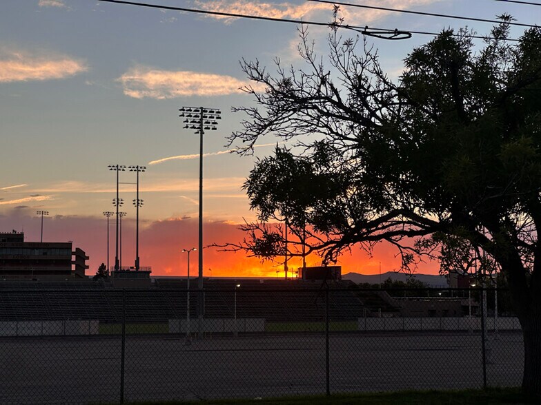 Building Photo - 1316 Buena Vista Dr SE