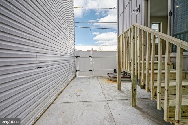 Building Photo - 300 W Jefferson St